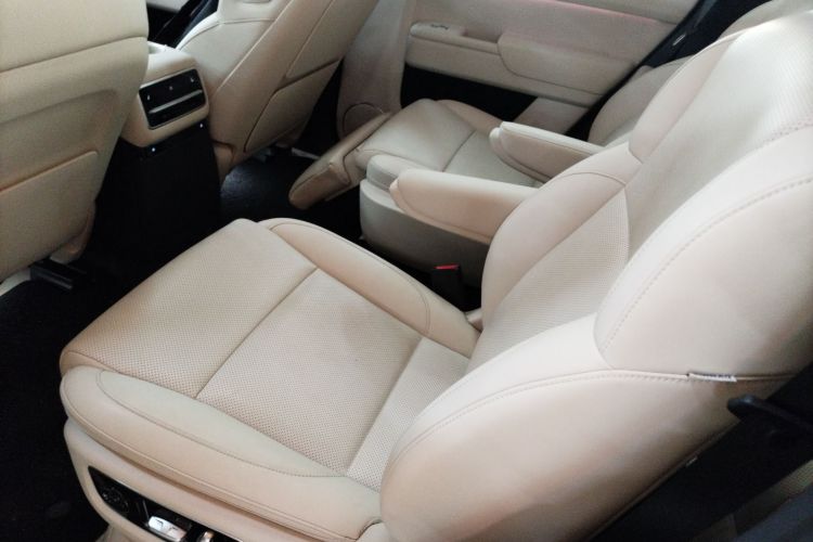 理想汽车 理想L9 2022款 Max中控内饰7004