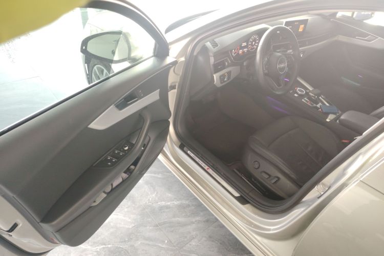 奥迪A4L 2018款 30周年年型 40 TFSI 时尚型中控内饰7003