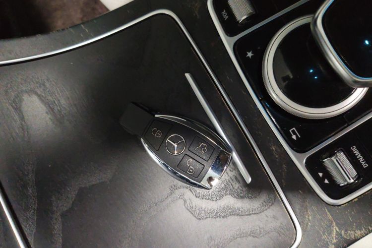 奔驰C级 2017款 C 180 L 运动版中控内饰11