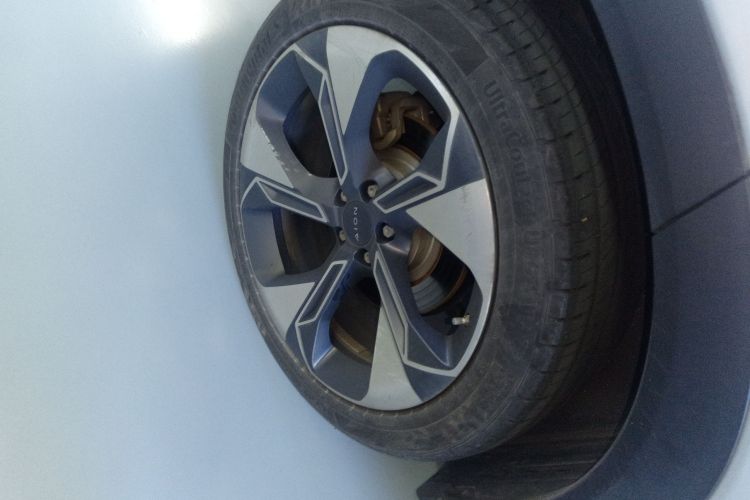 埃安 AION V 2021款 Plus 80 智享科技版 三元锂车身外观6008