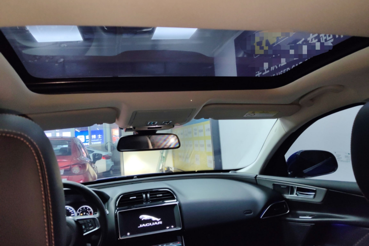 捷豹XEL 2019款 2.0T 200PS 尊享版中控内饰22