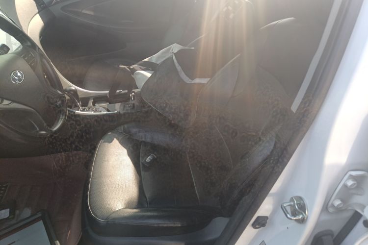 现代 索纳塔 2015款 经典 2.0L 自动豪华版局部细节19