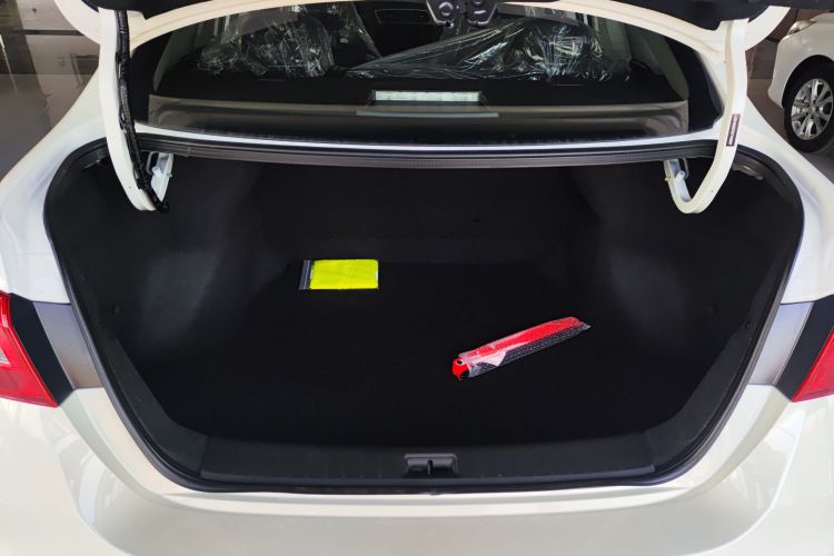 日产 轩逸 2024款 改款三 经典 1.6XE CVT舒适版机舱底盘23