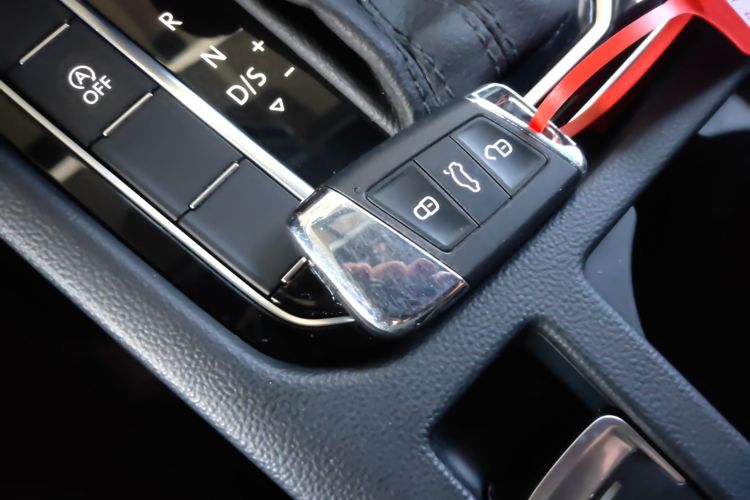 一汽-大众CC 2021款 330TSI 炫目版中控内饰7001