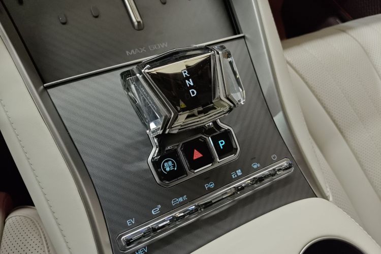 腾势Z9GT 2024款 1100四驱Ultra版中控内饰18