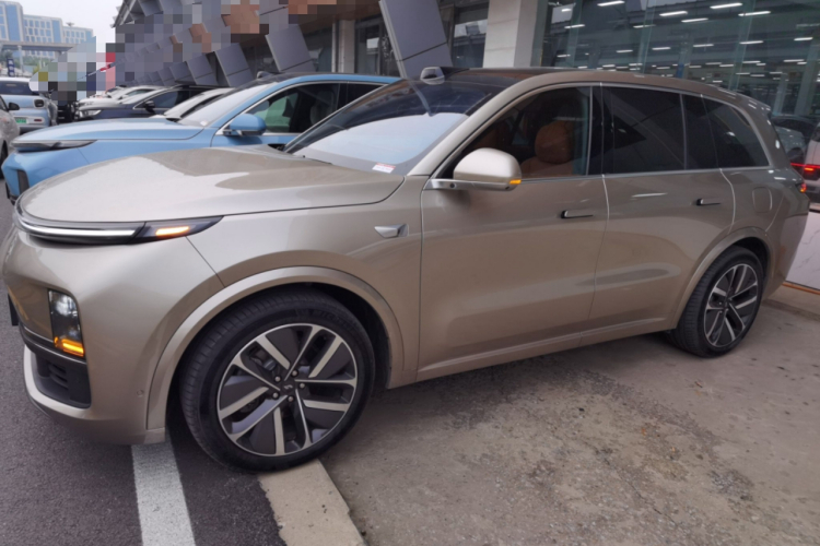 理想汽车 理想L8 2024款 Ultra车身外观4