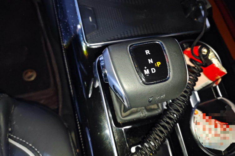 红旗HS7 2022款 3.0T 自动四驱智联旗领版 五座中控内饰18