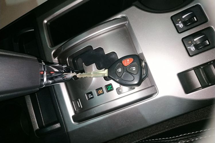 丰田 超霸（4Runner）（平行进口） 中控内饰11