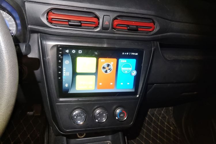 东风风光 风光380 2022款 1.5L 舒适型客车(钢板弹簧)5座中控内饰16