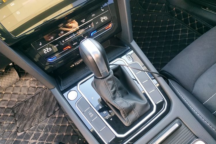 大众 迈腾 2020款 330TSI DSG 豪华型中控内饰18