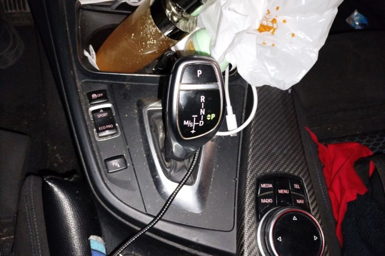 宝马3系 2017款 320i M运动型中控内饰18