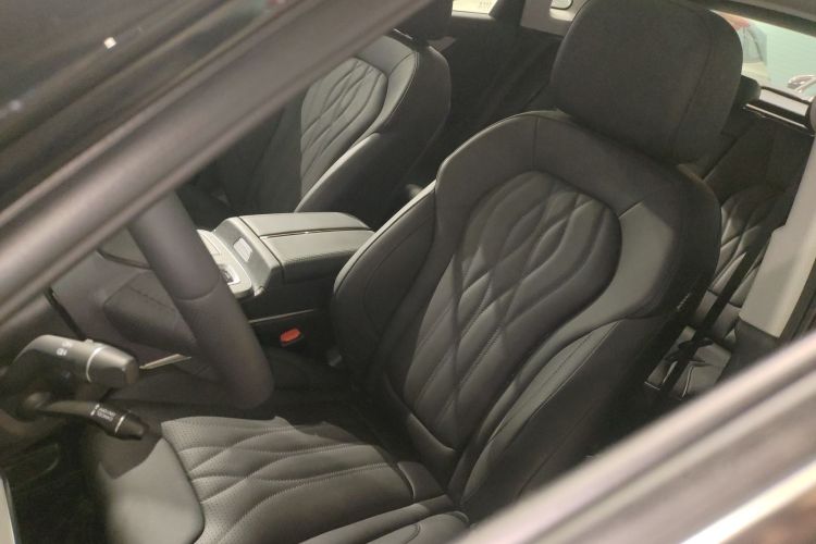 红旗HS5 2025款 2.0T 两驱旗悦Pro版中控内饰19