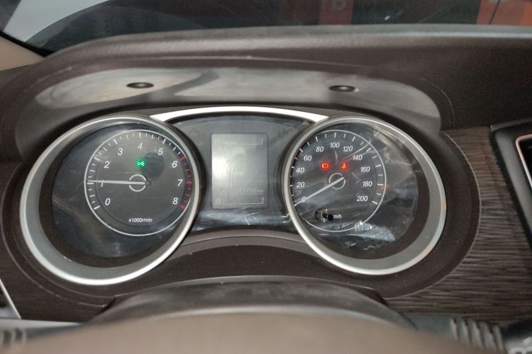 宝骏730 2019款 1.5L 手动超值型 7座 国VI中控内饰14