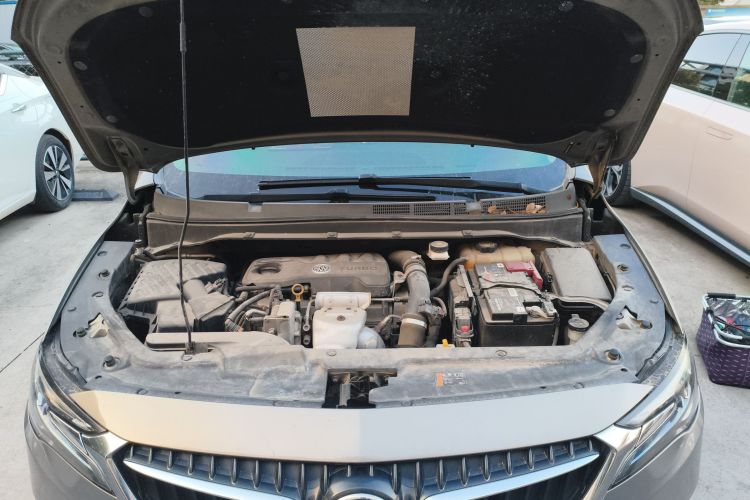 别克GL6 2019款 18T 6座互联尊贵型 国VI机舱底盘24