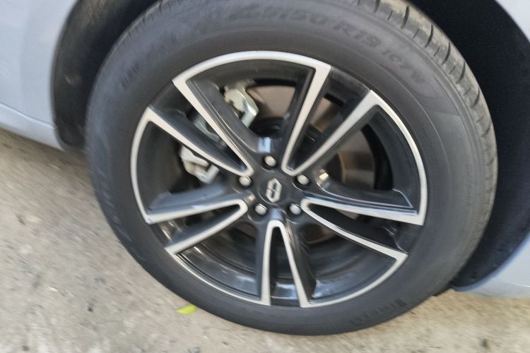 鸿蒙智行 问界M5 2025款 纯电  Ultra 后驱版车身外观10