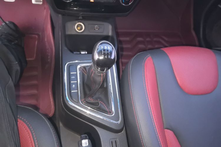 江汽集团 瑞风S2 2018款 智驱版 1.5L 手动豪华智能型中控内饰18