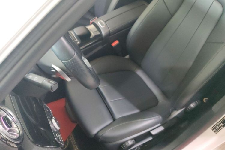 奔驰A级 2022款 改款 A 200 L 运动轿车时尚型中控内饰19