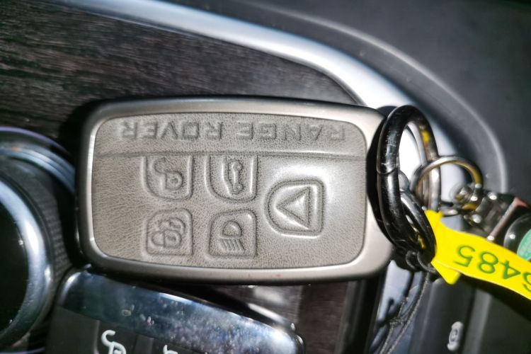 路虎 发现神行 2019款 240PS SE版 国VI中控内饰7001