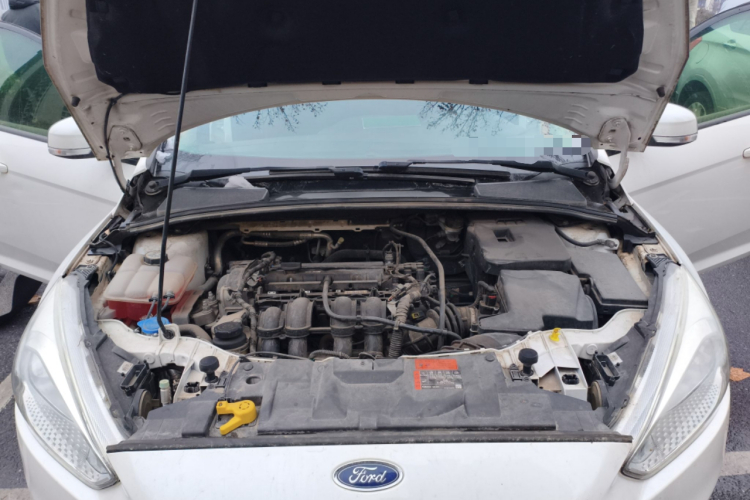 福特 福克斯 2015款 三厢 1.6L 手动风尚型局部细节24