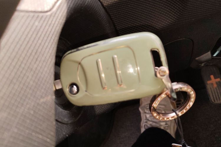 五菱汽车 宏光MINIEV 2022款 轻松款 磷酸铁锂中控内饰7001