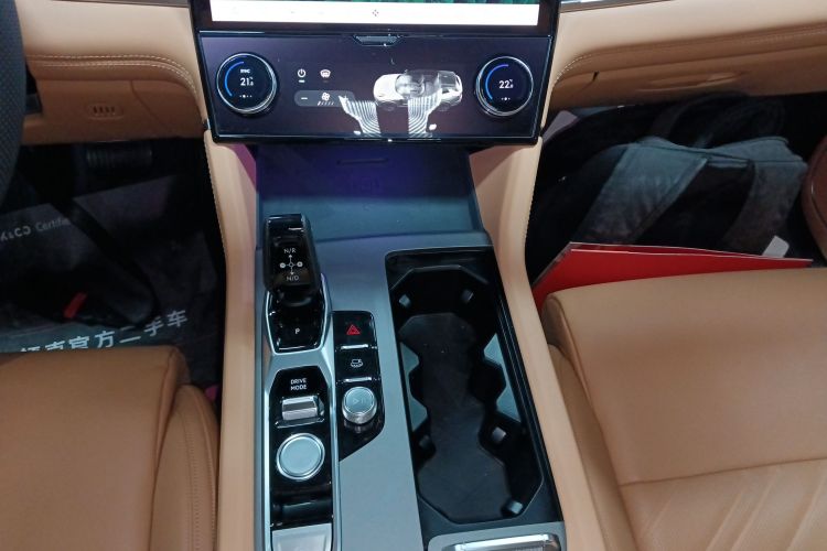 领克09 2024款 2.0T 四驱运动版 五座中控内饰18