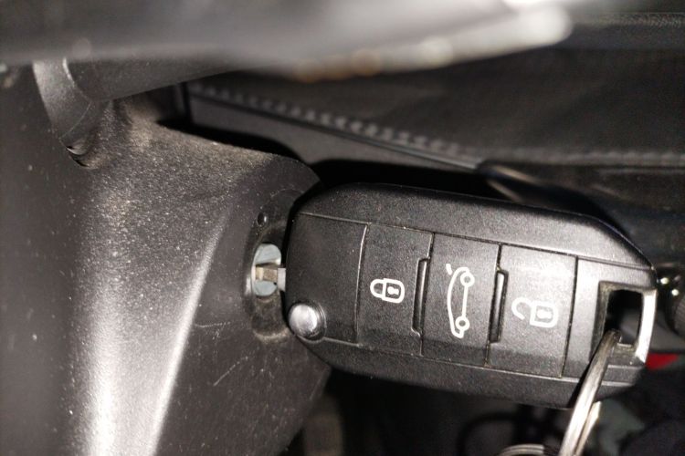 标致4008 2017款 350THP 舒适版中控内饰11