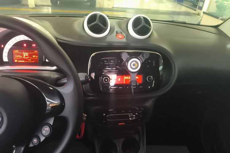 smart fortwo 2018款 1.0L 52千瓦硬顶灵动版 国V局部细节16