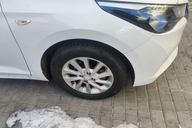 现代 悦纳 2016款 1.4L 手动炫酷版GLS车身外观10