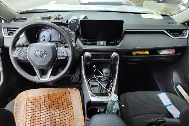 丰田 RAV4荣放 2024款 2.0L CVT两驱都市版中控内饰12