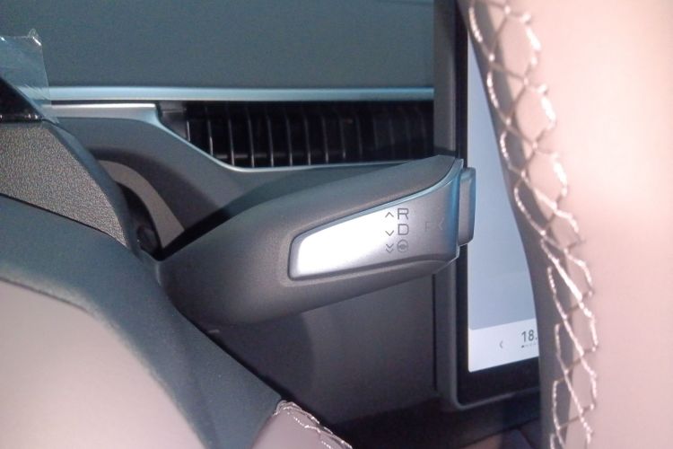 小鹏MONA M03 2025款 620 超长续航 Plus中控内饰18