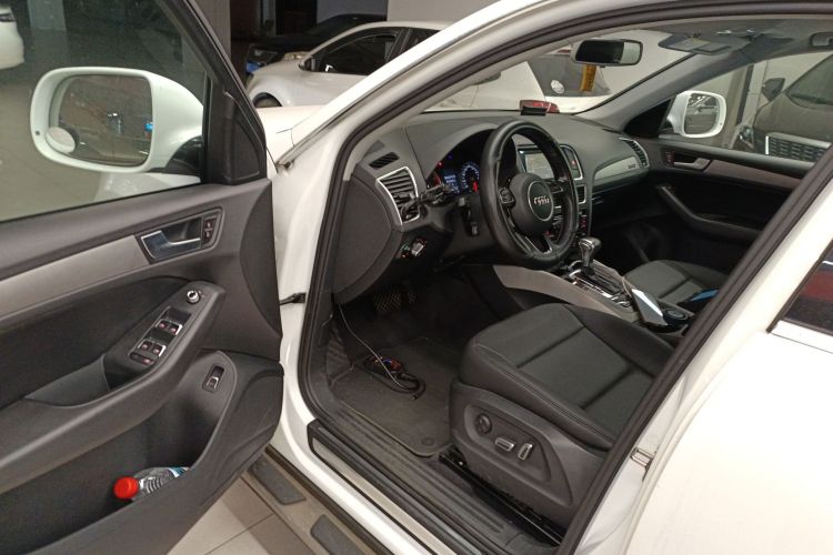 奥迪Q5 2016款 40 TFSI 进取型中控内饰20