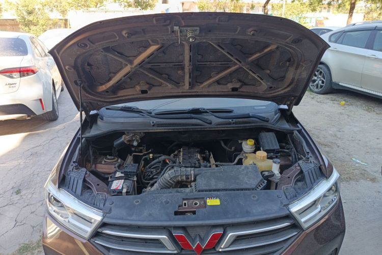 五菱汽车 五菱宏光 2021款 1.5L S标准型LAR机舱底盘24