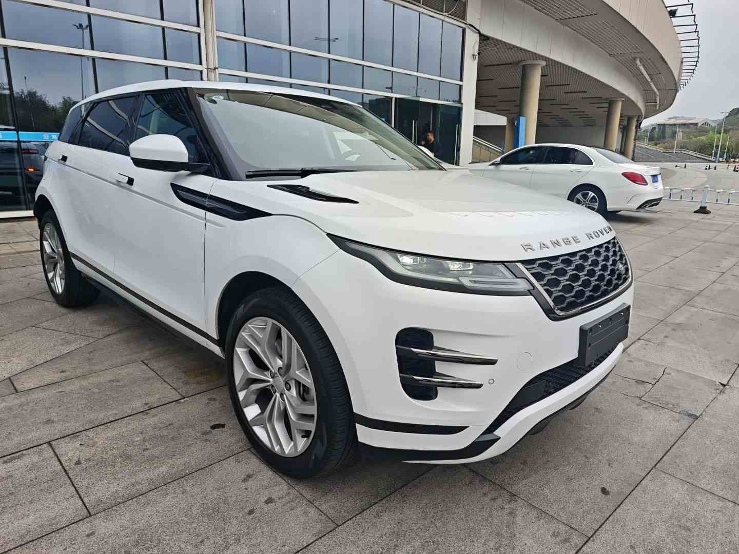 路虎 揽胜极光 2023款 极光L 200PS 精英版(5)