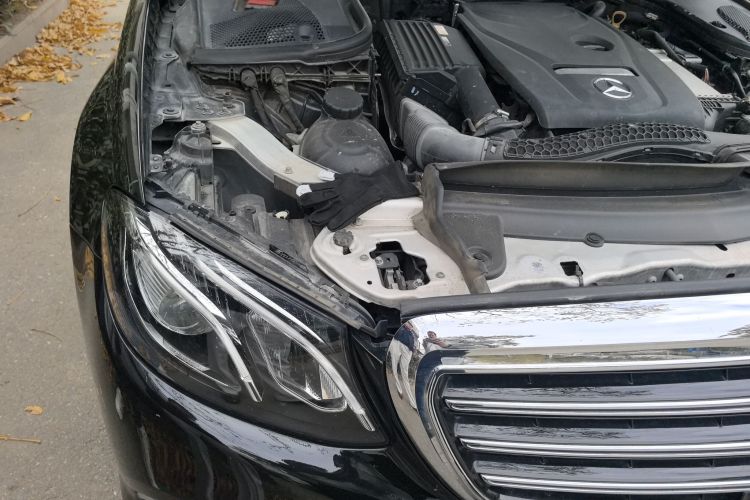 奔驰E级 2018款 E 300 L 豪华型车身外观8