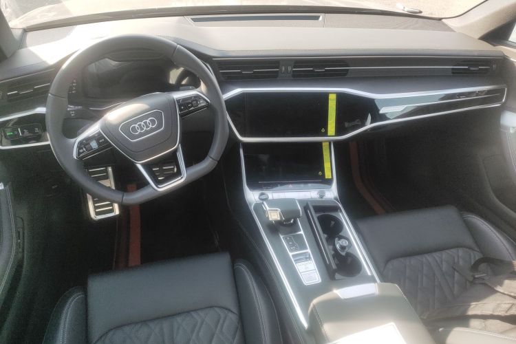 奥迪A6L 2025款 45 TFSI quattro 尊享动感型中控内饰12