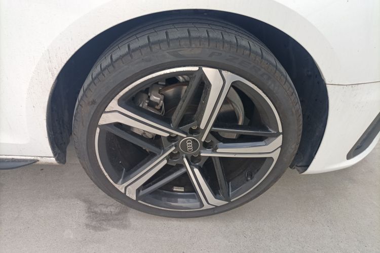 奥迪A4L 2024款 40 TFSI 豪华动感型车身外观10