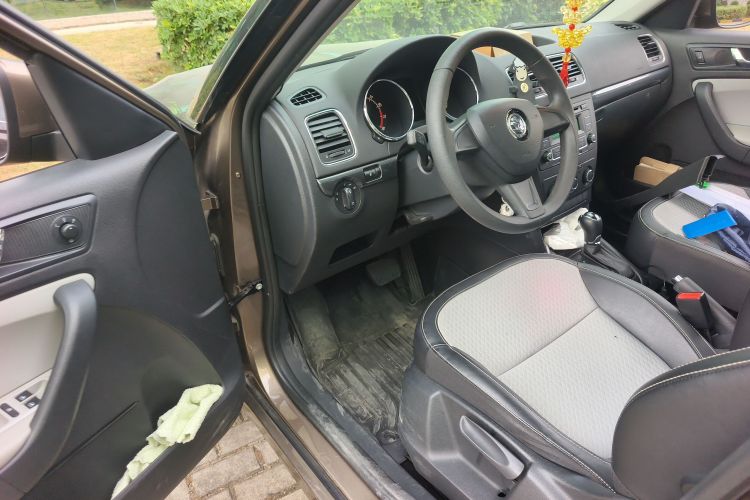 斯柯达 Yeti 2017款 TSI280 DSG前行版中控内饰20