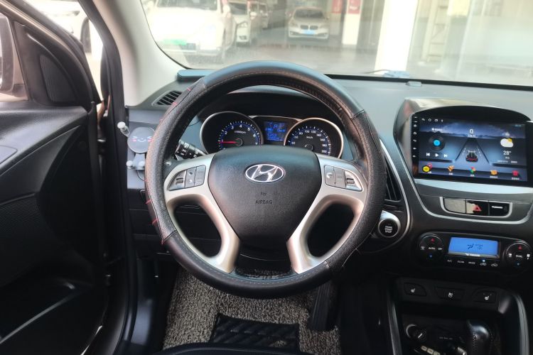 北京现代ix35 2012款 2.0L 自动两驱精英版GLS中控内饰13