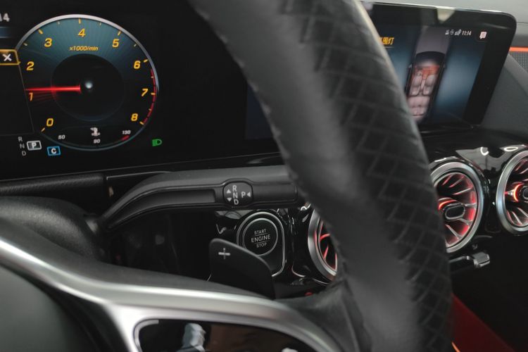 奔驰GLA 2020款 GLA 200中控内饰18