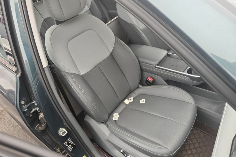 奔腾 悦意03 2025款 565km 臻享版局部细节41