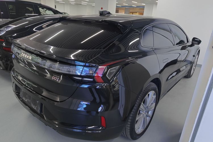 极氪001 2021款 超长续航双电机 YOU版车身外观7