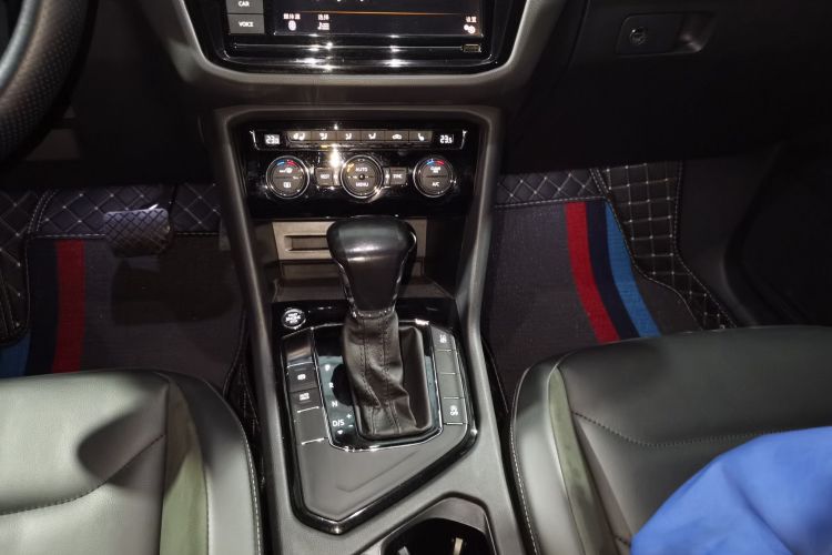 大众 途观L 2018款 改款 330TSI 自动两驱豪华版中控内饰18