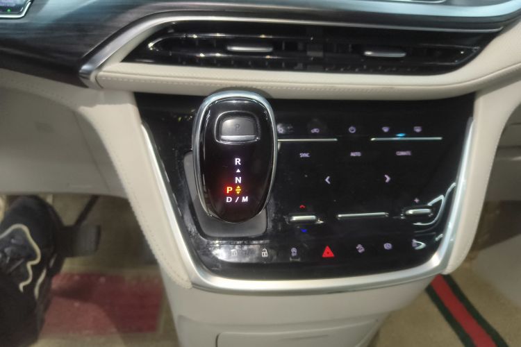 别克GL8 2020款 ES陆尊 653T 舒适型中控内饰18