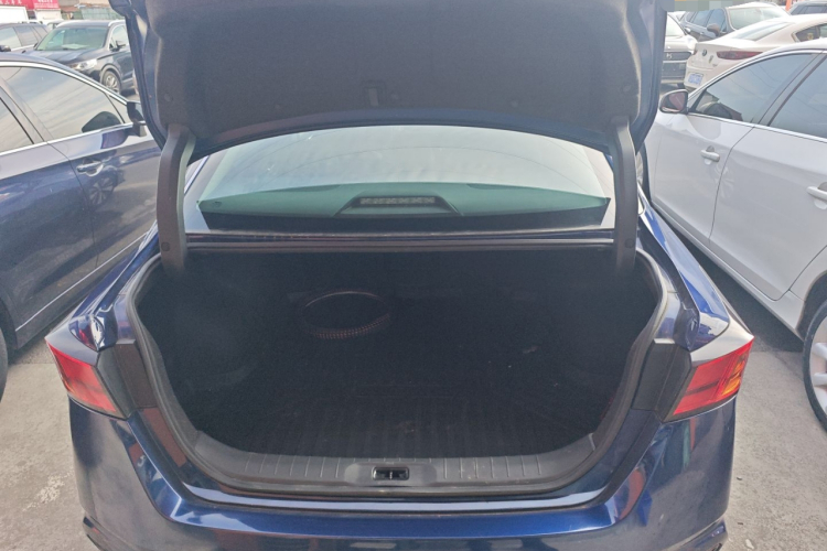 日产 天籁 2021款 2.0L XL 舒适版机舱底盘23