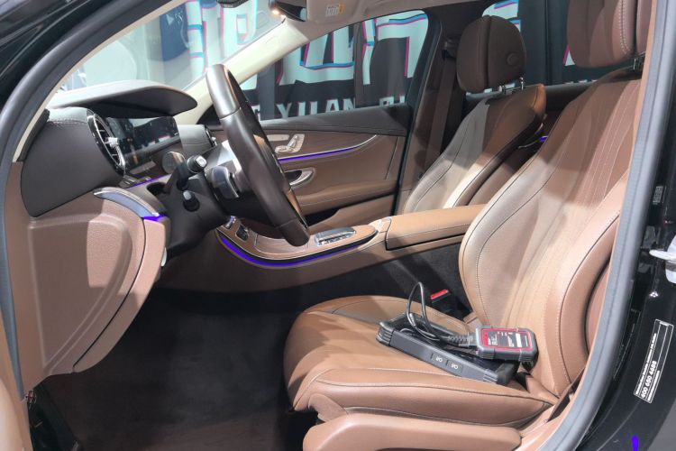 奔驰E级 2023款 改款 E 300 L 时尚型中控内饰19