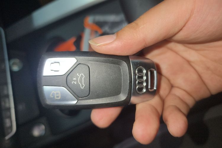 奥迪A4L 2022款 40 TFSI 时尚动感型中控内饰7001