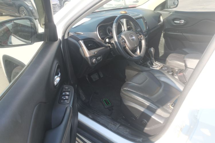 Jeep 自由光 2017款 2.0L 优越版中控内饰20