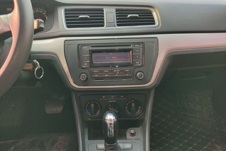 大众 朗逸 2017款 1.6L 自动风尚版中控内饰16