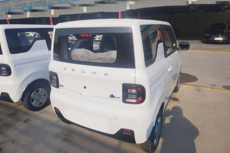 吉利银河 2024款 熊猫mini 200km 耐力熊车身外观7