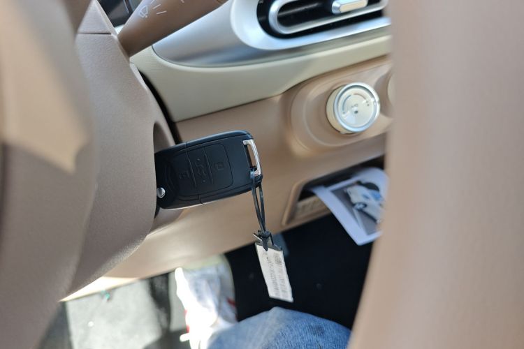 五菱汽车 宏光MINIEV 2025款 四门版 进阶款中控内饰7001